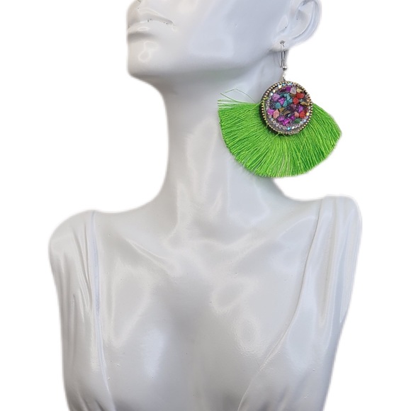 💎 Green Fringe Tassel Earrings - Picture 6 of 6